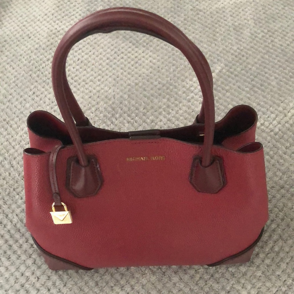 Michael Kors  medium satchel handbag! Beautiful 🌹